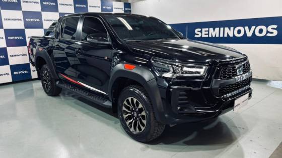 TOYOTA HILUX 2.8 D-4D TURBO DIESEL CD GR-S 4X4 AUTOMÁTICO TOYOTA HILUX 2.8 D-4D TURBO DIESEL CD GR-S 4X4 AUTOMÁTICO